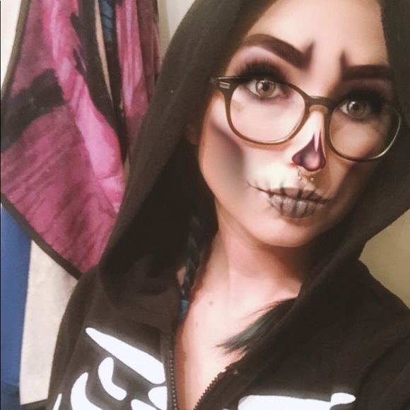 Meet your Posher, Michelle - Picture 3 of 3